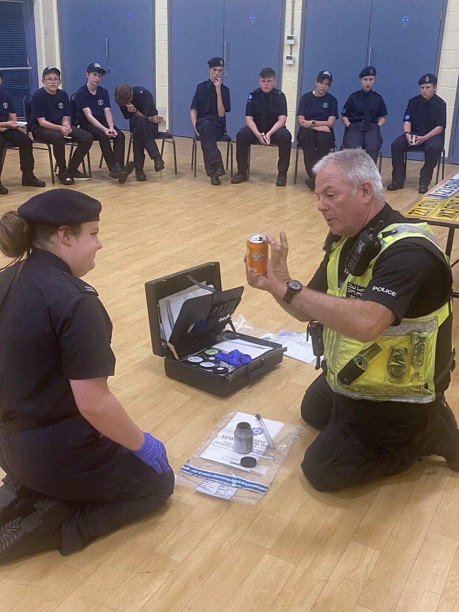 portdoverpolice's tweet photo. Yesterday PC61 Thwaites joined the Kent Cadets in Ashford where he gave them an insight into vehicle crime and identifying stolen vehicles. A fun evening with lots of important things learnt. #CommunityEngagement #JointWorking #KentVPC DS https://t.co/U6dI3cB14U