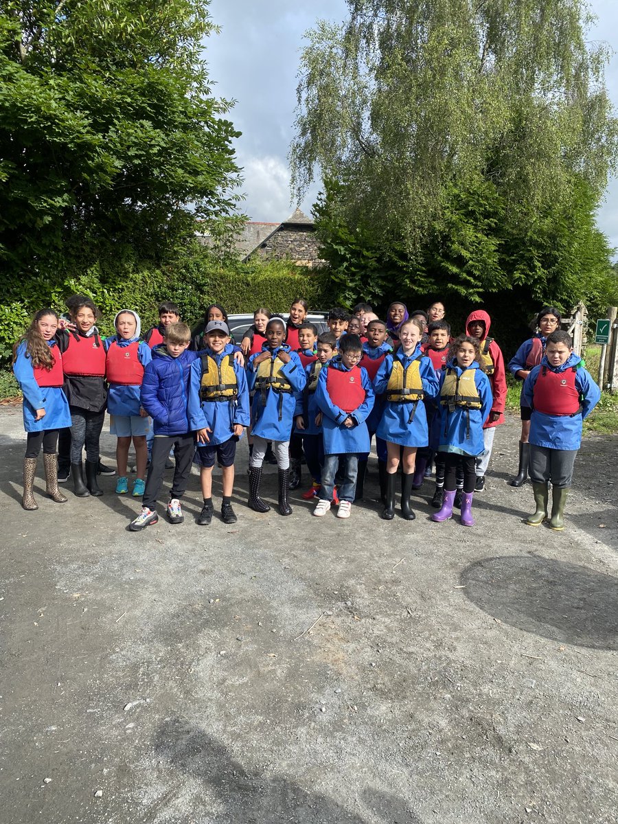 Y6oakclass's tweet photo. Heading off for our last activity - canoeing!! https://t.co/IsSg4O7zLy