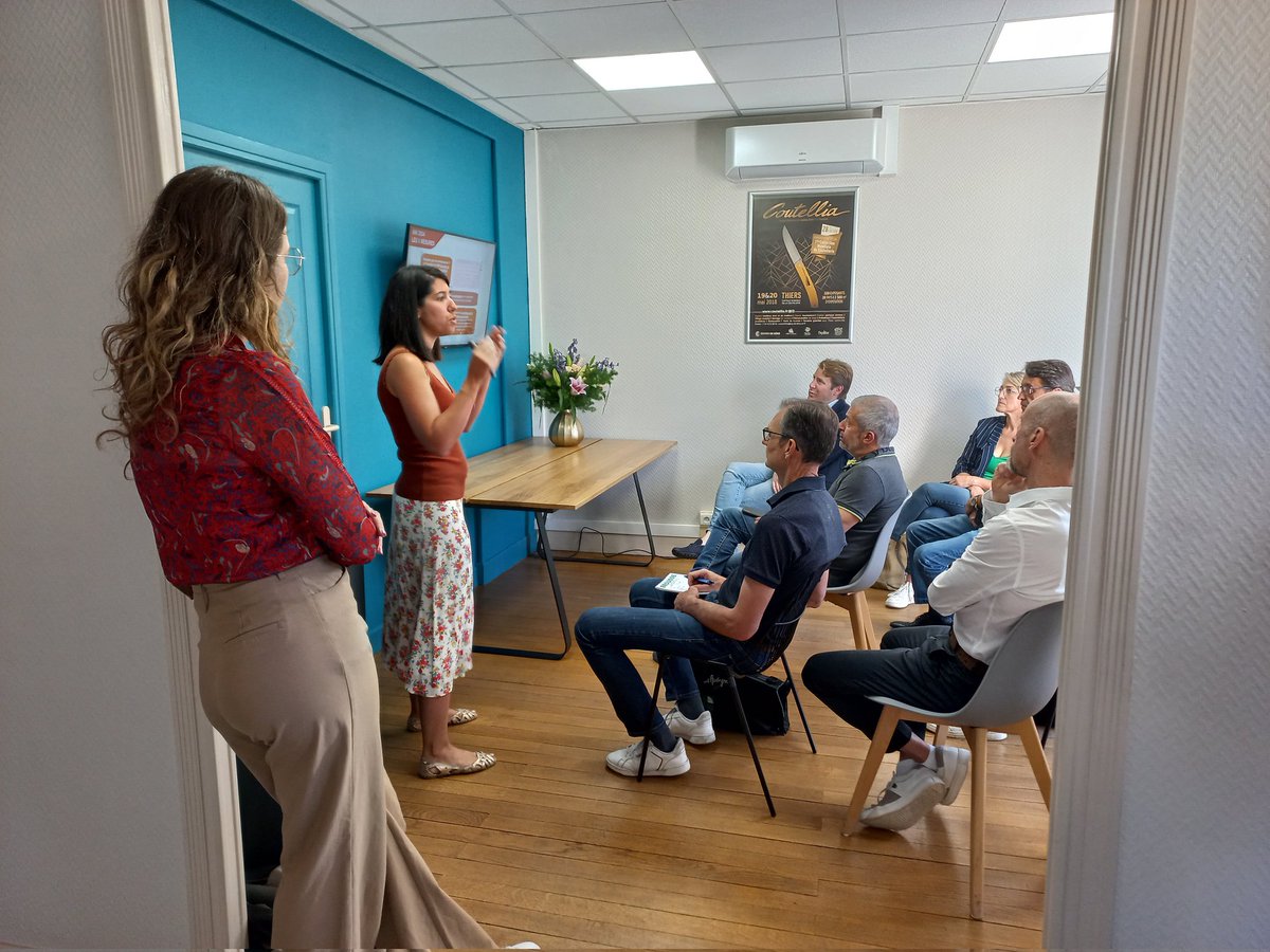 Introduction de Delphine Barbera lors de la réunion "Generali Épargne Salariale" ce matin à l'agence Generali Mertins Assurances et Associés à Thiers.
#Generaliepargnesalariale 
#DelphineBarbera 
#Mertinsassurancesetassociés