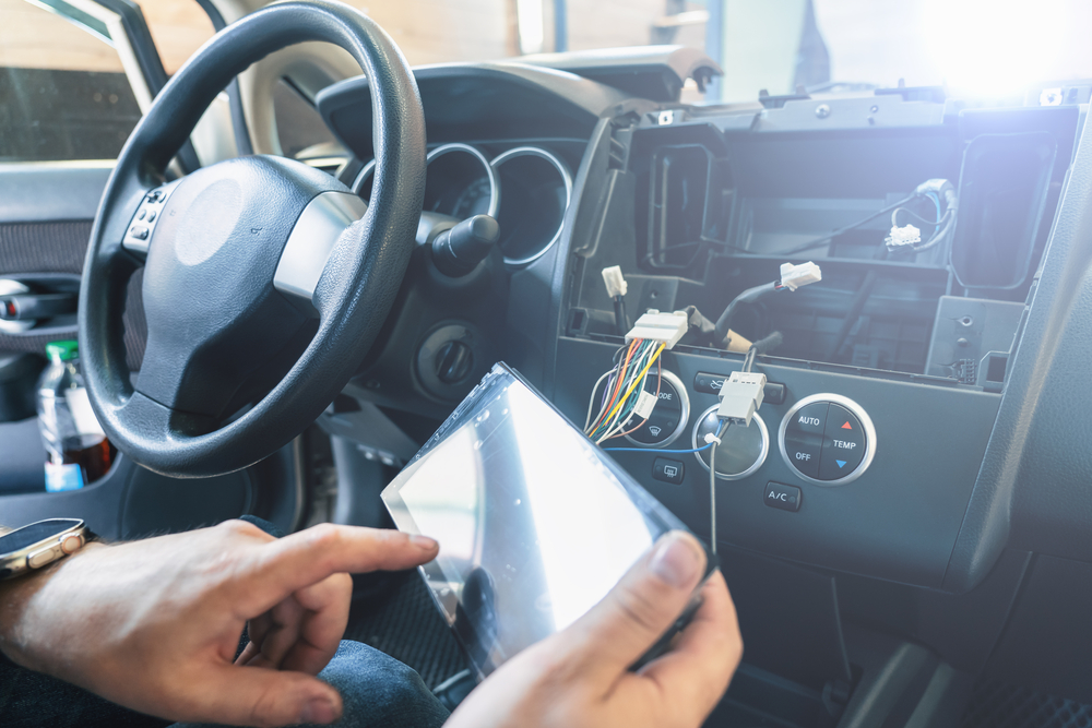 Soundiego_Audio's tweet photo. The number one tip we have for anyone who wants a #custom #car #stereo #system is to find a #professional to #install it for you. Here are a few things about wiring a custom system that an experienced professional will understand. https://t.co/onveONu1SH https://t.co/LIeZqGvMmD