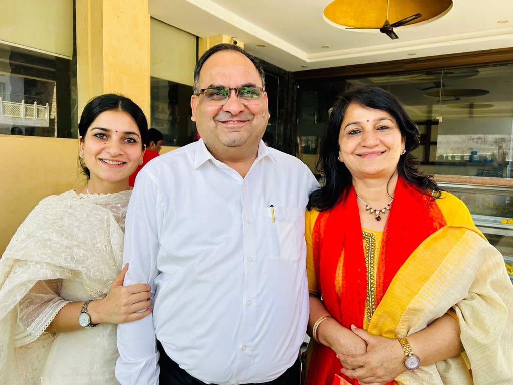 CA (Dr) Raj Chawla tweet media