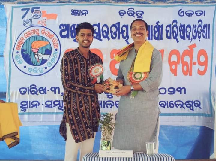 ganjam_abvp's tweet photo. ପ୍ରାନ୍ତ ଅଭ୍ୟାସ ବର୍ଗ-୨ ର ଭାଷଣ ସତ୍ରରେ ଏବିଭିପିର ରାଷ୍ଟ୍ରୀୟ ସହ-ସଂଗଠନ ସମ୍ପାଦକ ଶ୍ରୀ ଗୋବିନ୍ଦ ନାୟକ 'ବୈଚାରିକ ବିମର୍ଷ' ଶୀର୍ଷକରେ ବିଷୟ ଉପସ୍ଥାପନା କରିଛନ୍ତି।
#ABVPOdisha https://t.co/qE4lEVI9cL