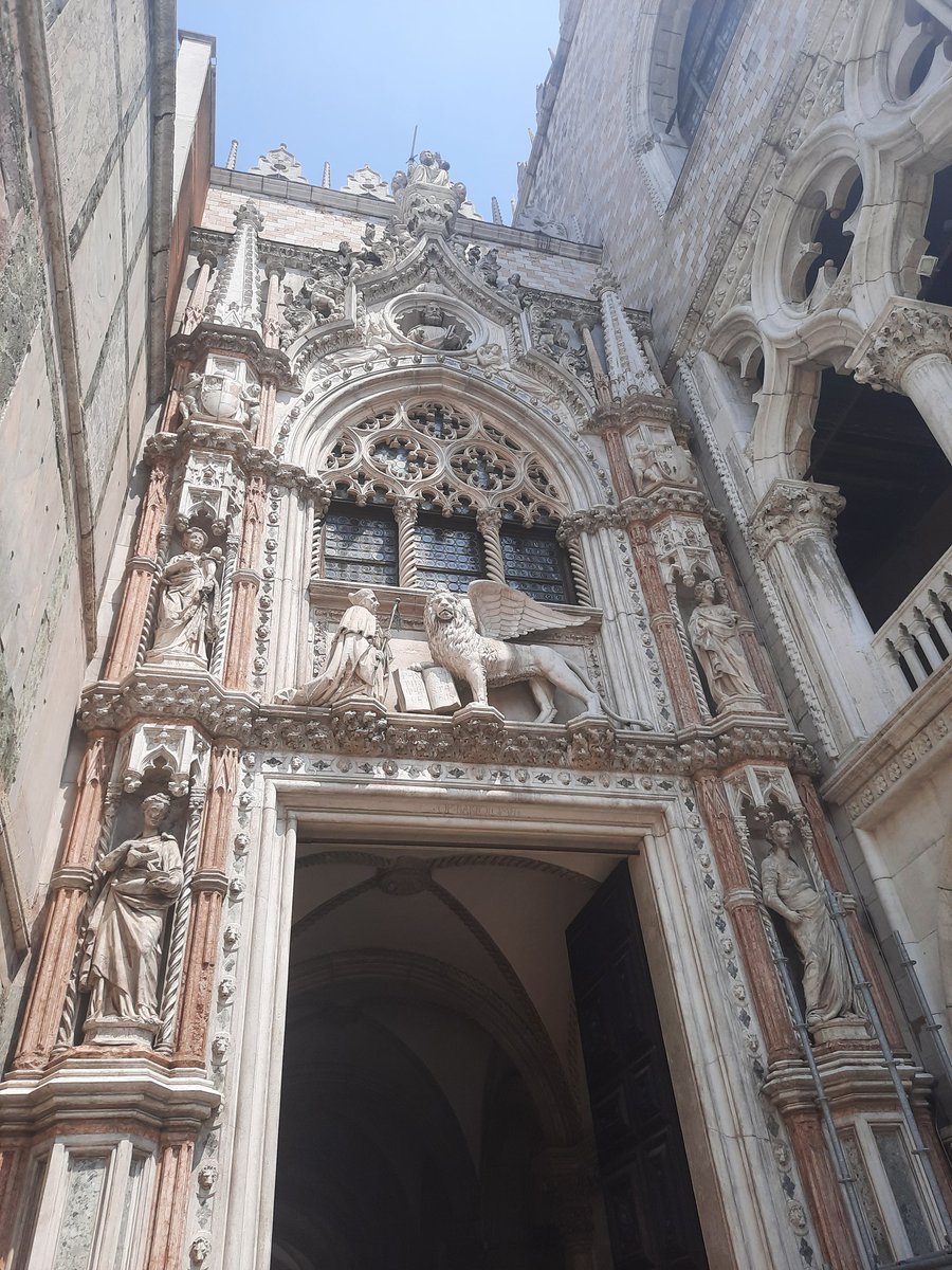 Buongiorno! La foto di Venezia di questa mattina è la Porta della Carta