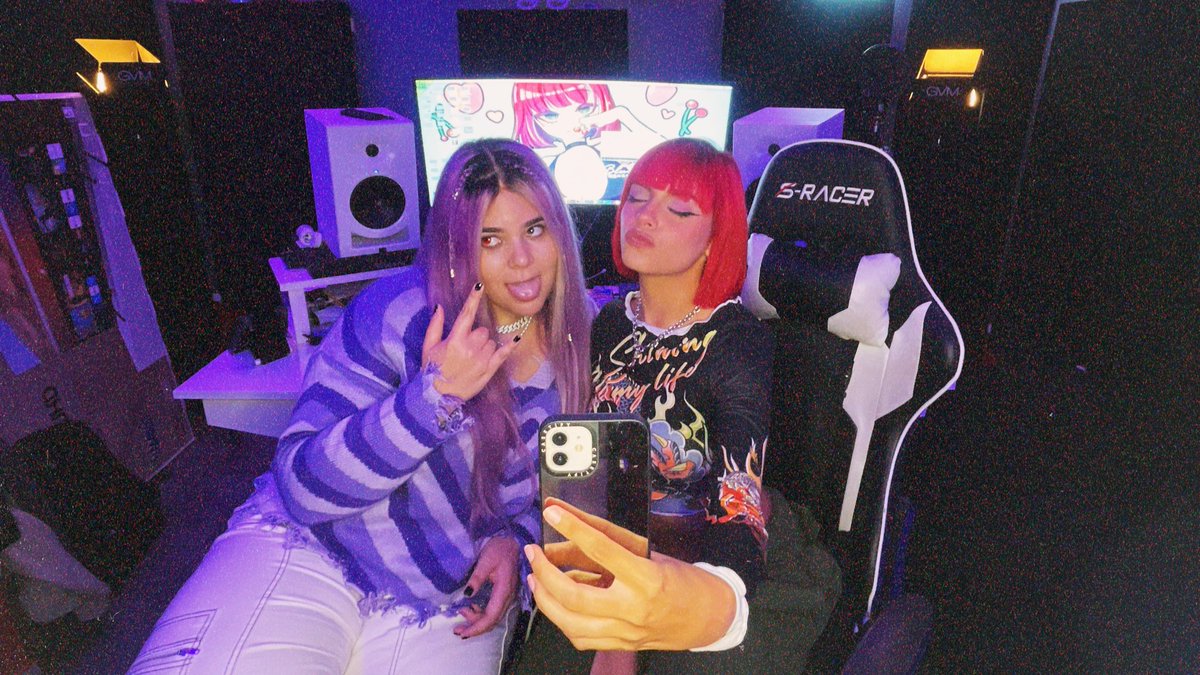703record's tweet photo. @kuzioficial 💜 x @realakami 🍒 https://t.co/vkgISyRWTr