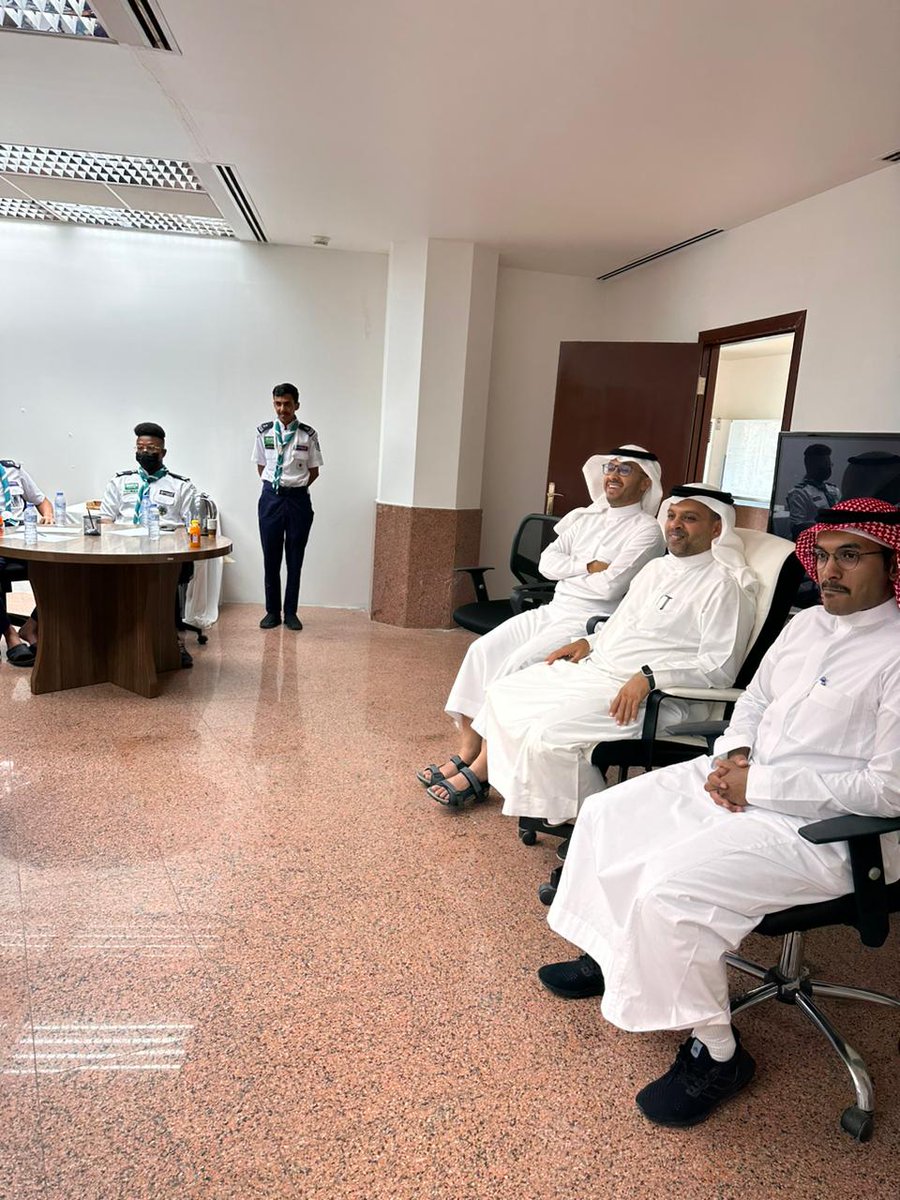 عميد شؤون الطلاب يستقبل أفراد جوالة جامعة طيبة المشاركين في #حج_١٤٤٤هـ  والحاصلين على علم الكشاف المطيع، وتم تكريمهم أيضاً بوسام رواد التميز. 
#جامعة_طيبة 
⁧#جمعية_الكشافة_العربية_السعودية⁩ 
⁧#حج1444هـ