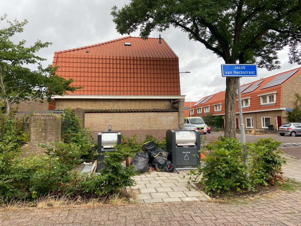 Dag vijf. Lattenbodem ligt er ook nog. <a href="/Gemeente_Zwolle/">Gemeente Zwolle</a>. Ik denk dat storm Poly het straks wel in het Almelose Kanaal blaast. #diftarzwolle