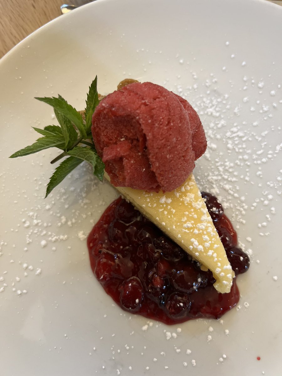 FulwellGC's tweet photo. An enjoyable dinner last night to officially welcome James Johnson as Head Professional at Fulwell. Head Chef, Keith Williams, produced an amazing meal to mark the occasion #welcome #headprofessional #dinner #officials #finedine #fulwell https://t.co/T2KXw44Hpi