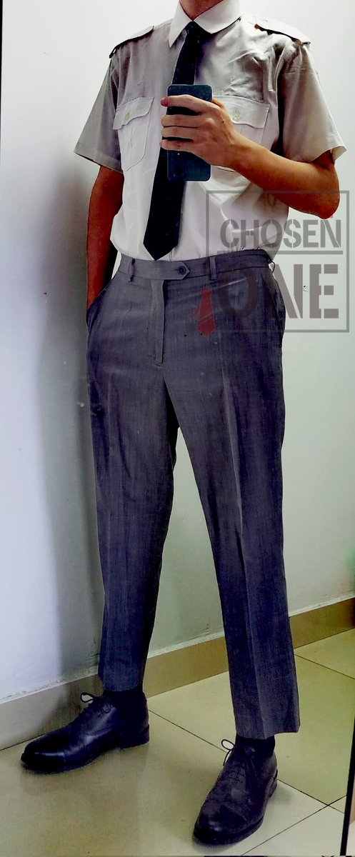 CHOSENONE_S's tweet photo. ①套不合身的制服。 https://t.co/7QHvVJLJ8s