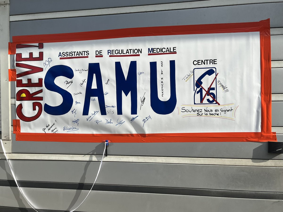 Remybesson's tweet photo. 🛑ARM SAMU53 EN GRÈVE !🛑
✍️Venez signer notre bâche en soutien,    devant les locaux du SAMUCentre 15 ! ❌Non Mme @agnesfirmin le Service d’Accès aux Soins n’est pas en place en #Mayenne, le seule en place s’est le #SAS d’attente du #Centre15 et les délais d’attente s’allongent! https://t.co/mrBhiidWyM