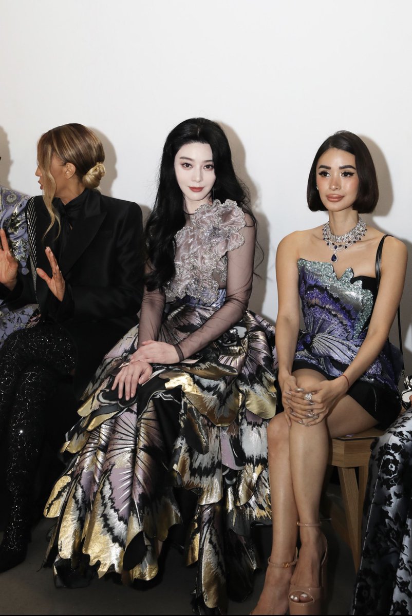 fbb_pics's tweet photo. #范冰冰 #FanBingbing #HeartEvangelista #ArdAzAei #ParisFashionWeek https://t.co/z8h5a6PRNb