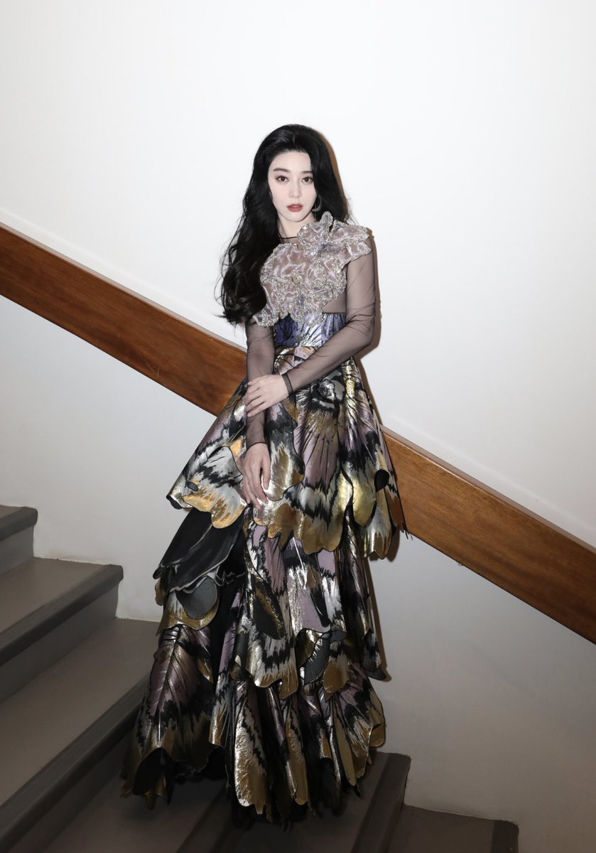 fbb_pics's tweet photo. #范冰冰 #FanBingbing #ArdAzAei #ParisFashionWeek https://t.co/MURp1C9Wmb