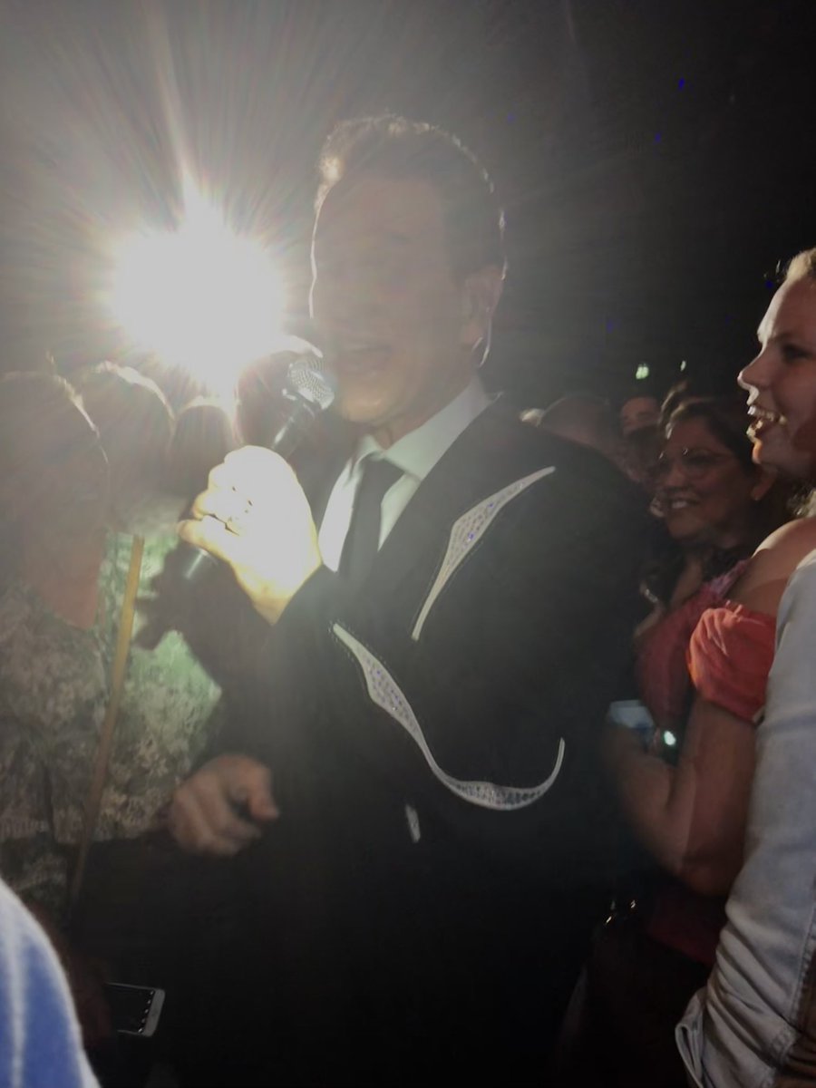 bvgiesen's tweet photo. @WonderingMomNL @dannyveramusic @ChrisIsaak @013 Je hebt zo’n beetje naast me gestaan 😄. Was een geweldige avond. https://t.co/xEFgMyWdML