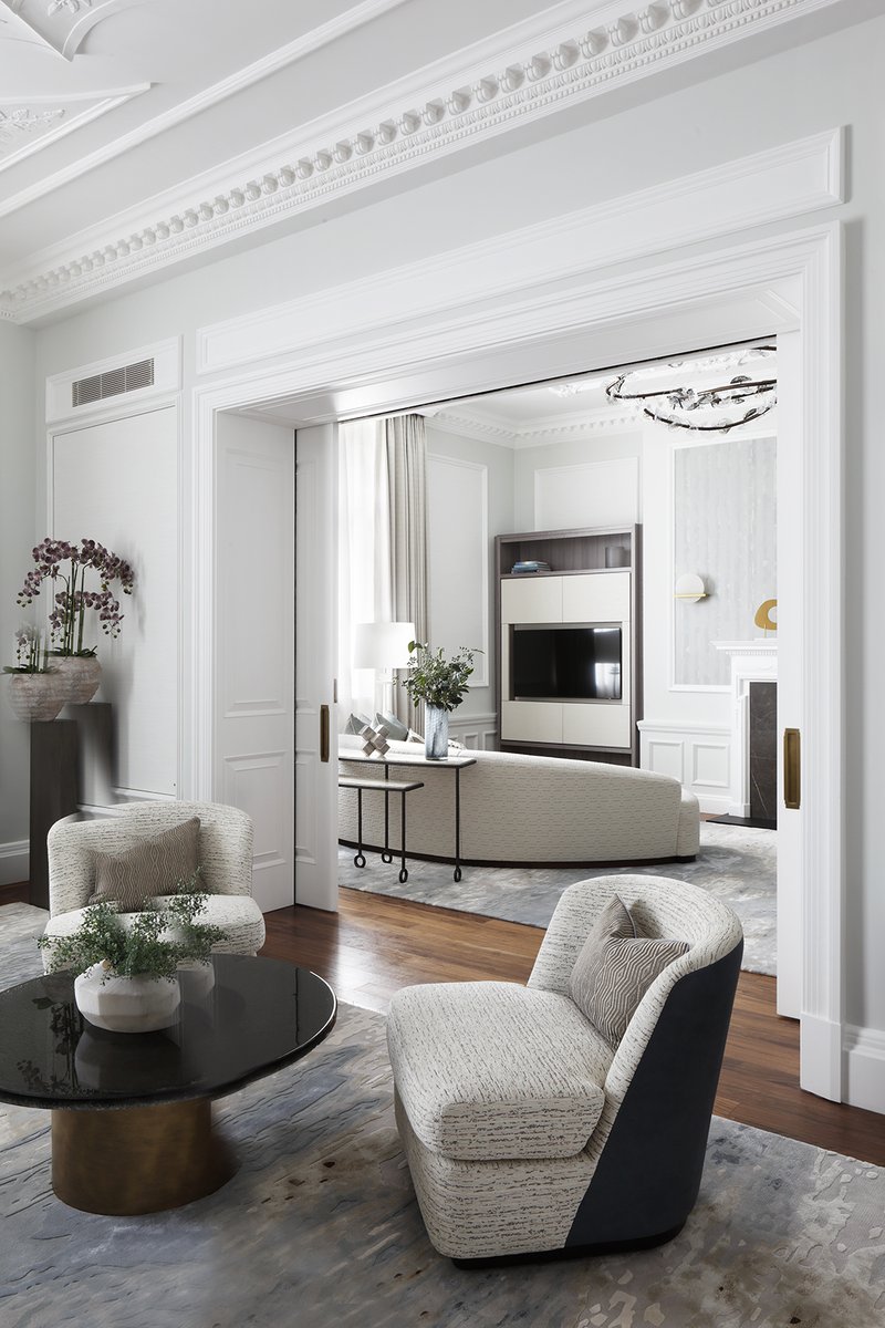 TheBetterHomeUk's tweet photo. Our talented craftsmen and women put their heart into repairing, decorating, and wallpapering this gorgeous cornicing, coving, wall-paneling, and decorative mouldings. The results? Simply stunning!

Design: @HGDStudio 

📍 Cavendish Sq Project

#londoninteriors https://t.co/ynFhpcafgC
