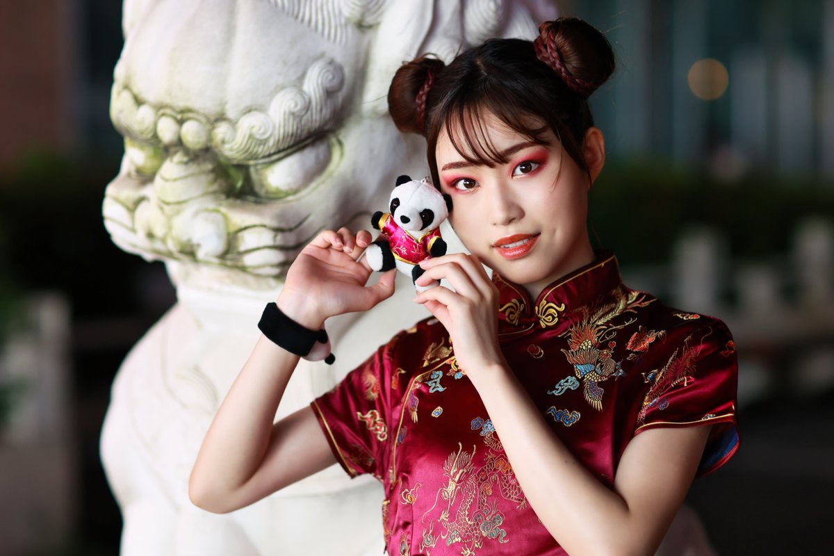 say1one's tweet photo. ちなつ　横浜中華街【4】 
「後ろ姿は、こんな感じで、ジグザクヘアメイク」  

model: ちなつ
@chiina__22

#リリュール撮影会
@relueur
#リクエスト撮影 

location: 横浜中華街

メイク：ami（メイクアップアーティスト） 
Instagram: amy12hm

LED #サンテック機材 #JINBEI #EFP11RGB https://t.co/SrsPJxHrq1