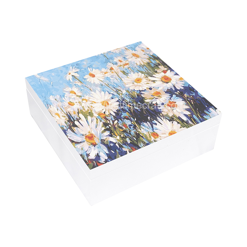 viettimecraft's tweet photo. Gift on the 5th of July. 

The lacquer box is perfect for @business occasions to impress clients and partners. A gift that speaks volumes about your taste and attention to detail. 
 #LacquerBox #BusinessGift #Elegance #Sophistication https://t.co/nxkxghQSIL