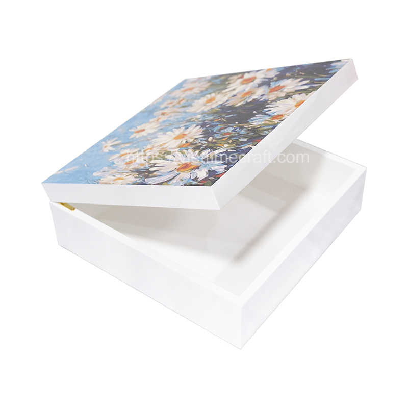 viettimecraft's tweet photo. Gift on the 5th of July. 

The lacquer box is perfect for @business occasions to impress clients and partners. A gift that speaks volumes about your taste and attention to detail. 
 #LacquerBox #BusinessGift #Elegance #Sophistication https://t.co/nxkxghQSIL
