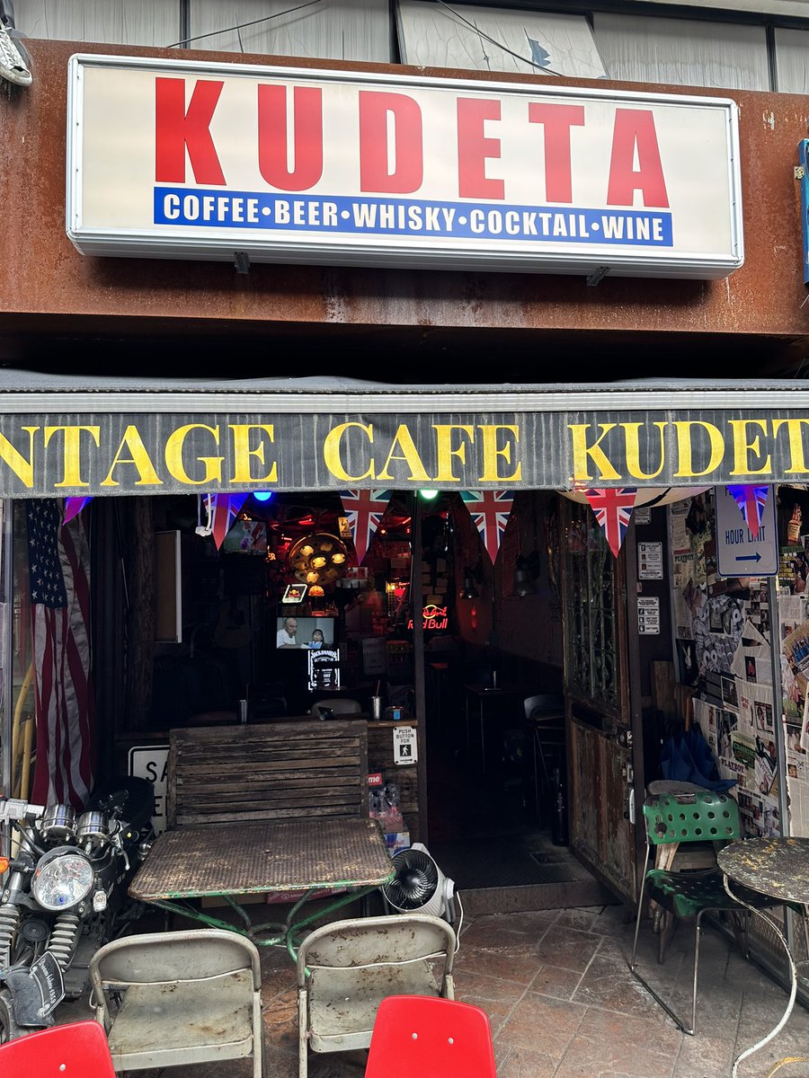 JKT1ny's tweet photo. This is the cafe/bar in Rodeo where I chill at #Kudeta Just sitting outside you’ll randomly see K celebrities just walking by, weekends especially. 😉 https://t.co/pkVIO4OHup