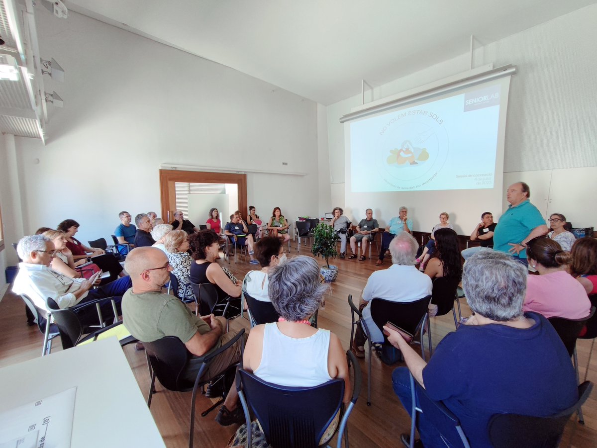 SeniorLab's tweet photo. Sessió d'innovació per abordar la soledat no desitjada. Ahir, prop de 40 persones vam aportar idees per generar detecció i possibles hipòtesis de treball per trobar solucions a aquesta situació. 
👇(FIL) https://t.co/vTERjcHPjE