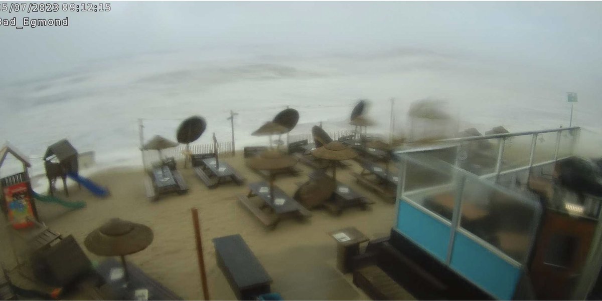 The Egmond aan Zee weather station has just measured a wind gust of 132km/h at 8:54 am.

webcamegmond.nl