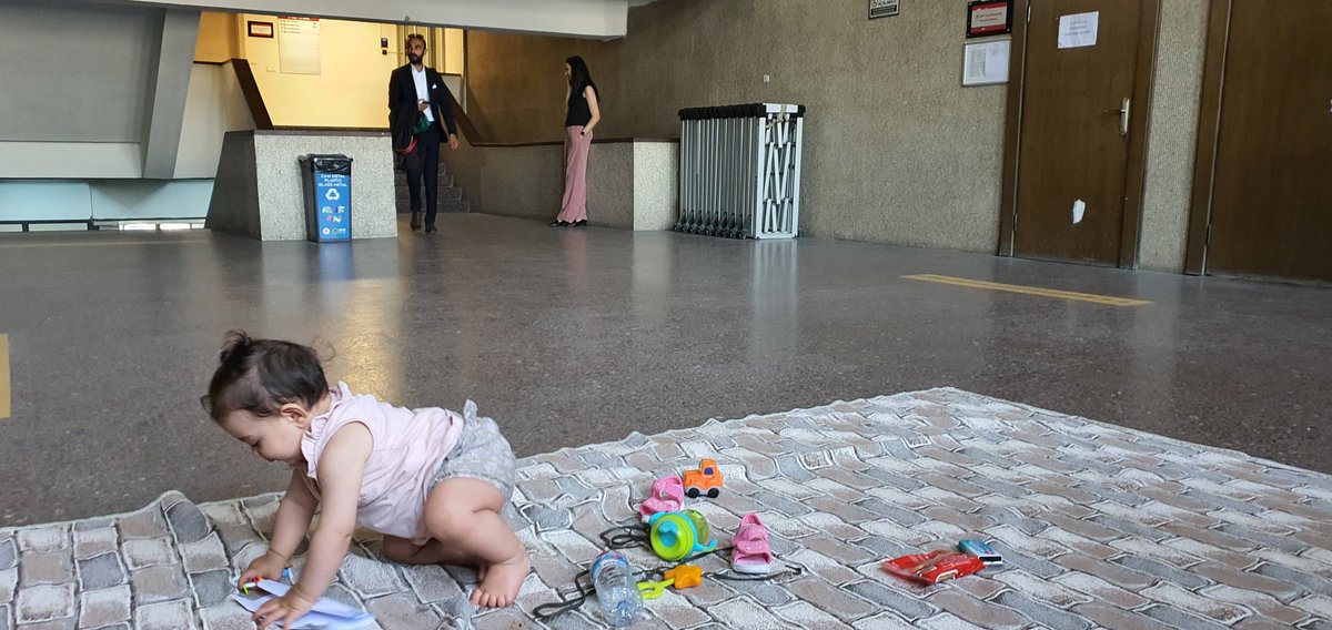 Bugün gazeteciliğe sahip çıkmayanlar yarın gerçek haber yapacak basın bulamayacak. Biz her durum ve koşulda gazeteciliği savunuyoruz. 10 aylık Arin de bizimle (bu saate adliye yerine evde olmasını ben de isterdim) 

Sözün özü: #GazetecilikSuçDeğildir