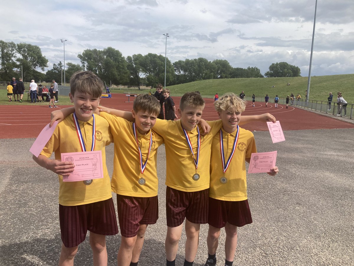 LisaCusacklisa's tweet photo. Y6 dream team do it yet again at the champion of champions comp relay race 🏃🏽‍♀️🏃🏽‍♀️🏃🏽‍♀️🏃🏽‍♀️Oliver, Zack, Henry and Bobby 💪🏾@CTKLiverpoolPE @CTKLiverpoolY6 @CTKLiverpool_HT https://t.co/lTH8gFlScz