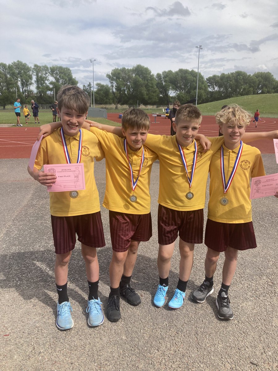 LisaCusacklisa's tweet photo. Y6 dream team do it yet again at the champion of champions comp relay race 🏃🏽‍♀️🏃🏽‍♀️🏃🏽‍♀️🏃🏽‍♀️Oliver, Zack, Henry and Bobby 💪🏾@CTKLiverpoolPE @CTKLiverpoolY6 @CTKLiverpool_HT https://t.co/lTH8gFlScz