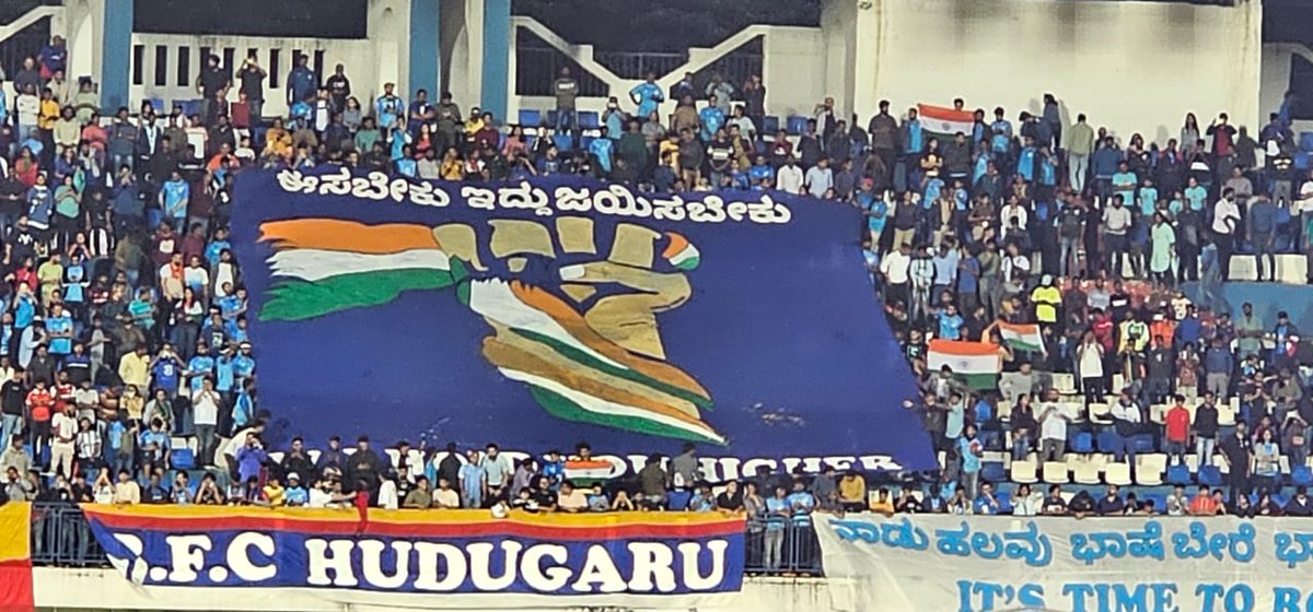 IFUltras_TV's tweet photo. What an atmosphere yesterday in Sree Kanteerava Stadium, Bengaluru 🔥

A packed 27k+ crowd witnessed a historic SAFF Championship Final between India &amp; Kuwait.

Here are the two tifos unfurled by @WestBlockBlues and @BfcHudugaru during the match which added more to the atmosphere https://t.co/TCOU7uKkNg