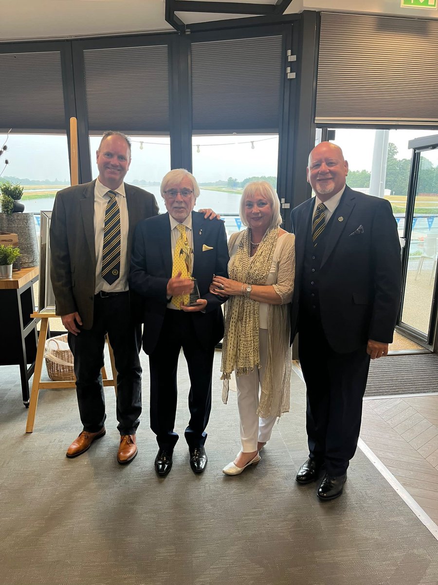 Such a pleasure to see Trevor & Melanie Hunnaball of @Hunnaball_FFG yesterday and to watch Trevor receive his Lifetime Achievement Award. Recognition that is well deserved, not only for his service to bereaved & deceased people but also with @ChurchesFuneral for the NAFD.