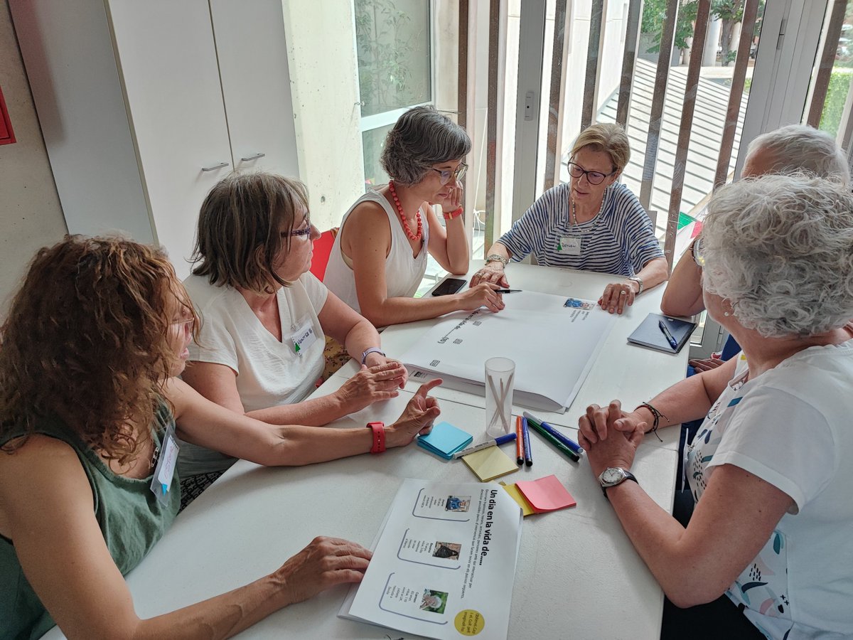 Hem començat a fer bullir l'olla. El proper pas serà crear un prototip en base a alguna d'aquestes propostes i fer-ne el testeig corresponent. Seguim!