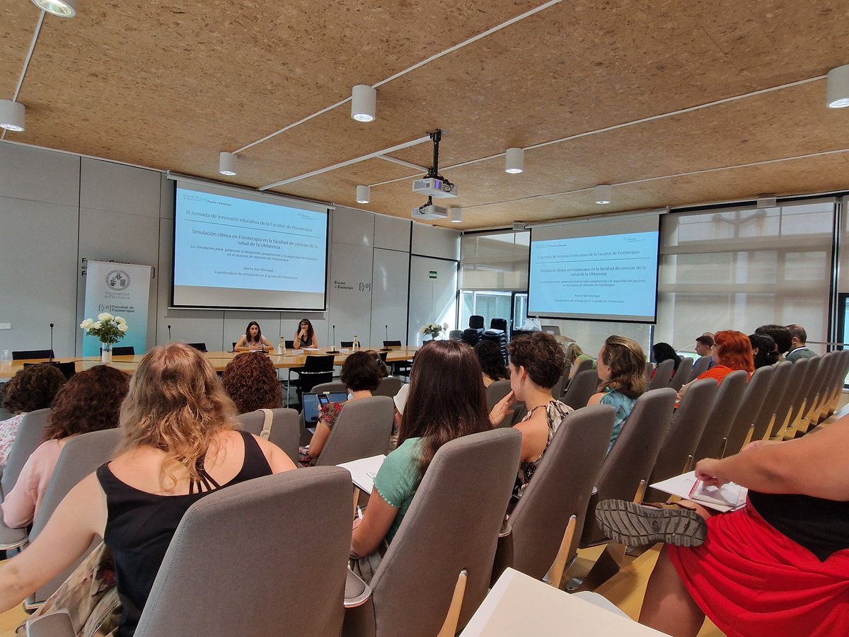 FacFisioUV's tweet photo. Comienzan las III Jornadas de innovación educativa de la Facultat de Fisioterapia @FacFisioUV @UV_EG
Contamos con la presencia de profesorado de @UManresa @UniversidadMH que aportará su experiencia en simulación para mejorar la práctica docente en #Fisioterapia. https://t.co/xvenkqIP8v