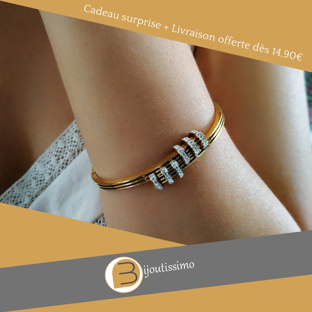 Bijoutissimo's tweet photo. Ce bracelet très chic pour femme est en acier inoxydable doré, avec une ouverture à charnière sécurisée par un clips de maintient. Ces 6 anneaux sont ornés de très jolis zircons blancs.
#braceletfemme #braceletacier #braceletclips #braceletdoré #braceletacierdoré #braceletmode https://t.co/RyVH5dS7xO