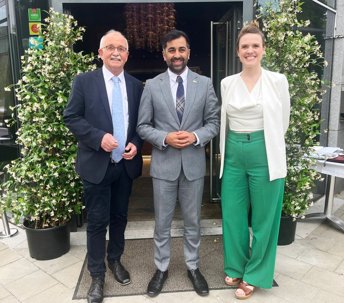 TerryReintke's tweet photo. 🇪🇺❤️🏴󠁧󠁢󠁳󠁣󠁴󠁿 

Last week, @HumzaYousaf visited us in Brussels as his first visit abroad as Scottish First Minister.

Great exchange on crucial issues such as green energy, cost of living crisis, strengthening the ties between EU and Scotland.

You are always welcome in the EU. https://t.co/x3SncQaS7e