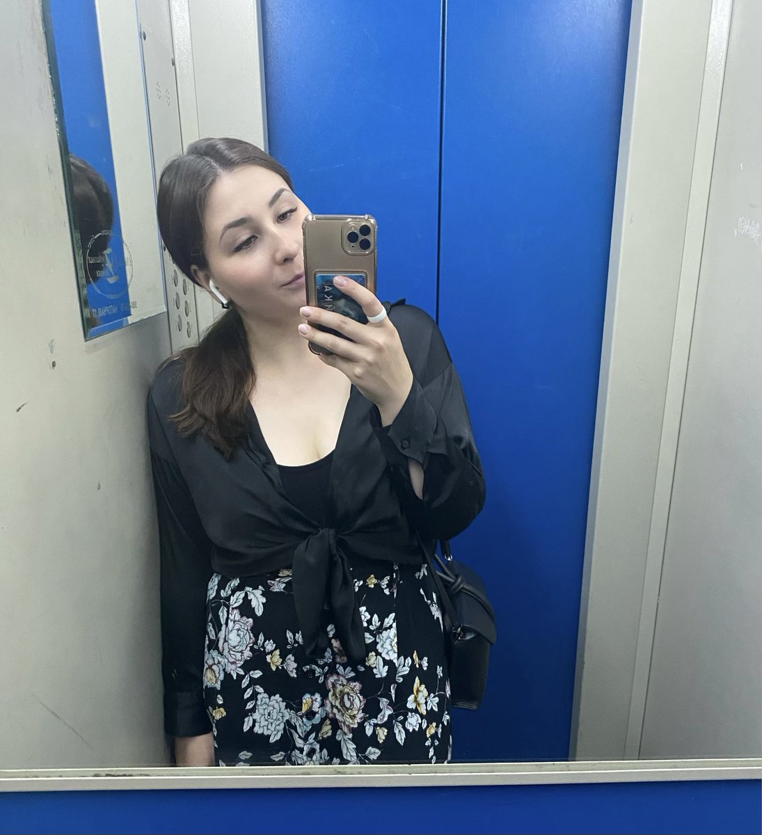 Saidushaa's tweet image. смотрю на эти фото, разница - год . горжусь, что потихоньку возвращаюсь от грустных глаз к своим счастливым ❤️