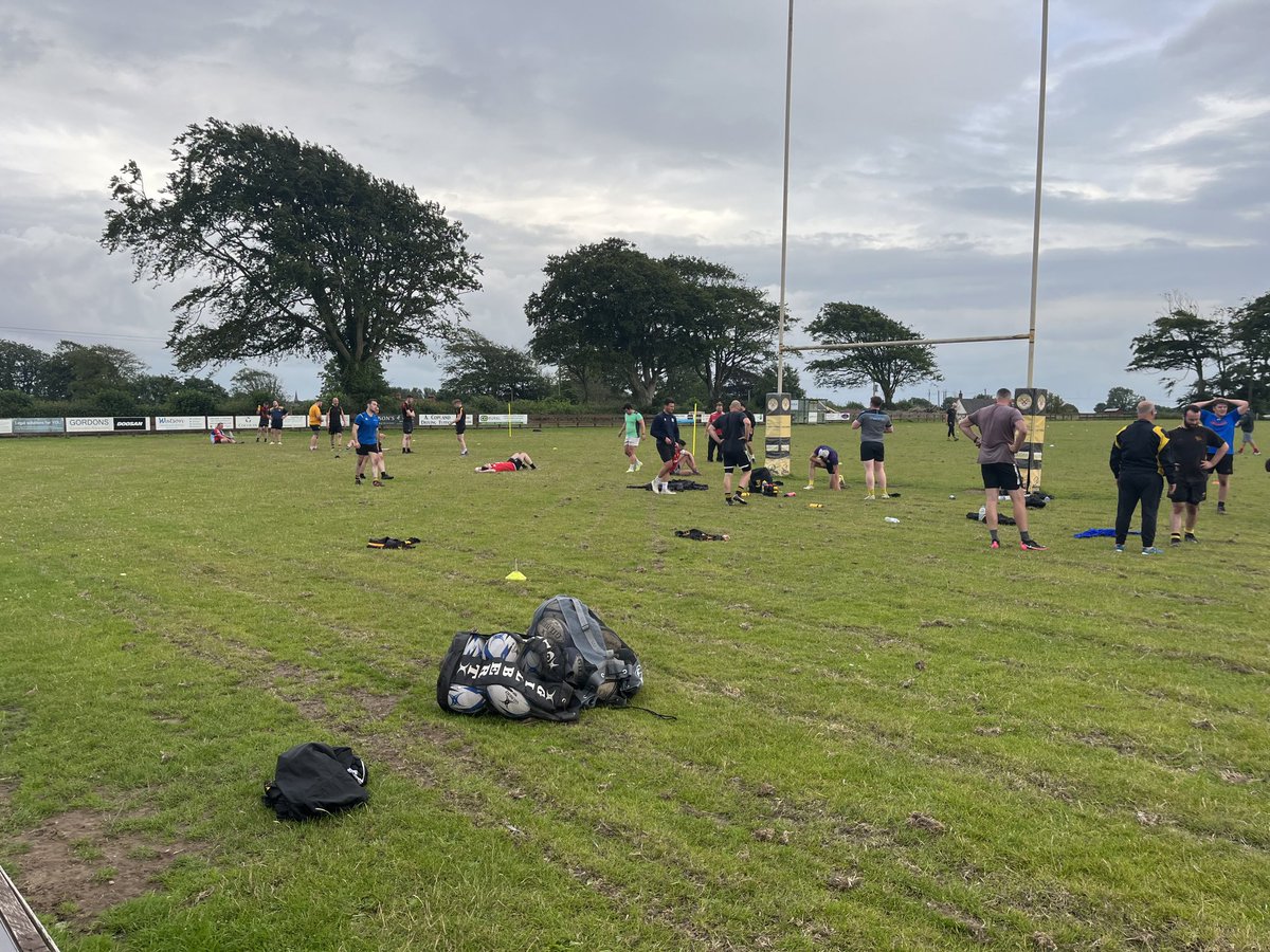 bigboab99's tweet photo. ⁦@AnnanRugby⁩ pre-season under way last night some tired bodies #monthe Annan https://t.co/fFtS4I5vCf