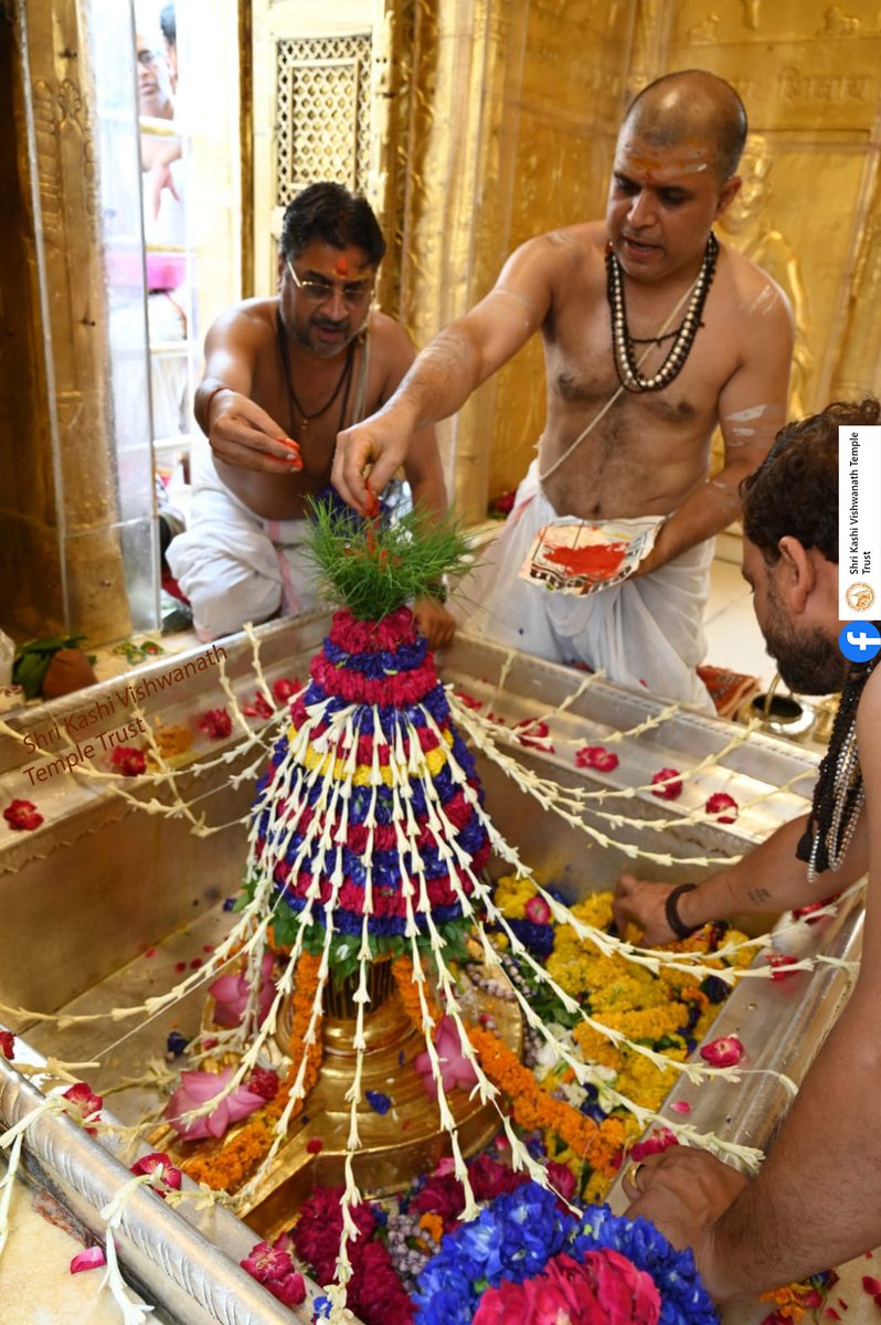 ShriVishwanath's tweet photo. आज दिनाँक 05-07-2023 को श्री काशी विश्वनाथ मंदिर में मध्याह्न (दोपहर) भोग आरती के भव्य दर्शन।

#ShriKashiVishwanath #Shiv #Mahadev #Baba #Temple #Darshan #Blessings #BhogAarti #Varanasi #Aarti #Kashi #Jyotirlinga #VishwanathDham https://t.co/1BvJ6bM1LV