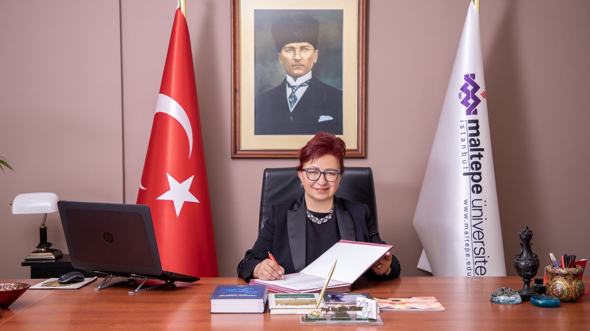 AK__YUREK's tweet photo. Prf Dr @edibesozen : Maltepe Üniversitesi geçmişten geleceğe kültürel, sosyal ve entelektüel birikime sahip bir kurum. Gelişime açık, yenilikçi ve girişimcilik kültürü ile geleceğe doğru yol alırken, gençleri de bu yönde yetiştiren bir üniversite… 
https://t.co/XfCeoMYhIY https://t.co/EdZfKarJVz