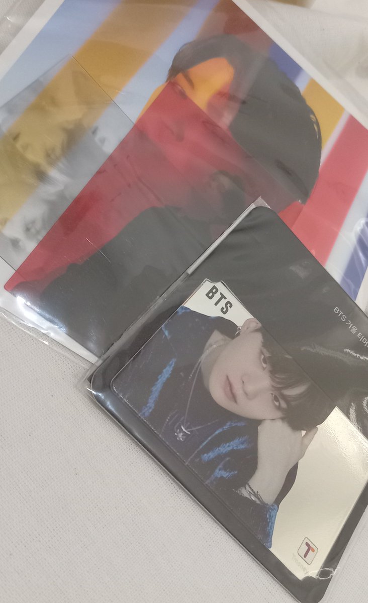giveaway photocard map of the soul one concept photobook jimin version dan suga bts t-money

semua official ya
untuk 1 pemenang

rt dan like aja 🥰
