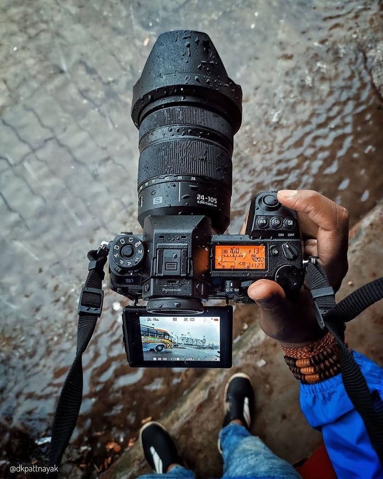 motion19store's tweet photo. La saison de pluie 🌧️ ne doit pas nous empêcher de charbonner. 👊🏽

Ton boîtier📸 peut-il affronter la pluie? 

#photography 
#motion19 https://t.co/n7LdAW5EaV