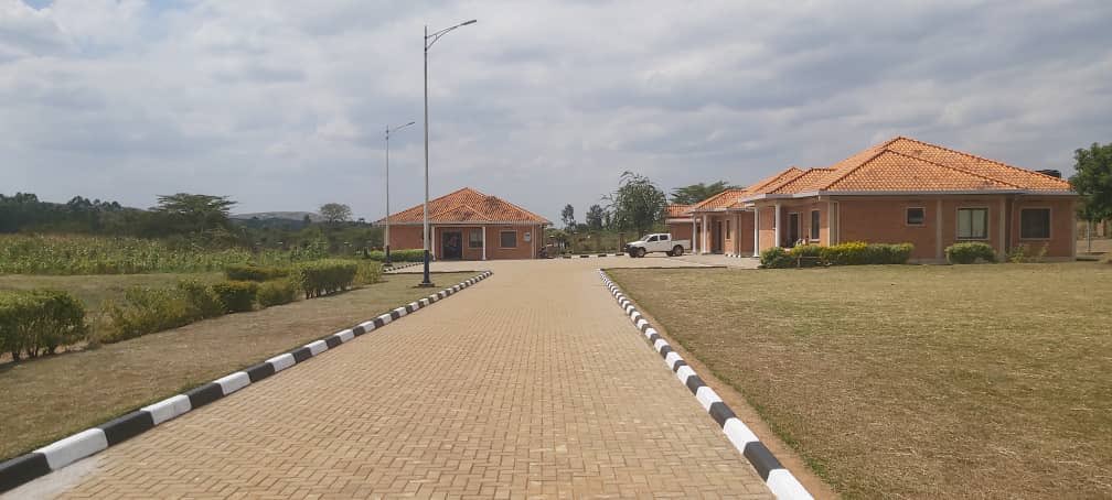 Rwandamigration's tweet photo. The Directorate General of Immigration and Emigration (DGIE) is pleased to inform the general public that Rwempasha/Kizinga border post, a new border between Rwanda and Uganda situated in @NyagatareDistr is open to all travellers, effective today, 5th July 2023. https://t.co/iwltgL4Hcb