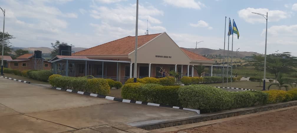Rwandamigration's tweet photo. The Directorate General of Immigration and Emigration (DGIE) is pleased to inform the general public that Rwempasha/Kizinga border post, a new border between Rwanda and Uganda situated in @NyagatareDistr is open to all travellers, effective today, 5th July 2023. https://t.co/iwltgL4Hcb