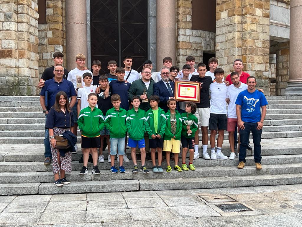 Avilesina_'s tweet photo. 🔷 BALONMANO
Nuestros deportistas en la Gala de la @FBMPA_oficial https://t.co/u0OoVZC7cr