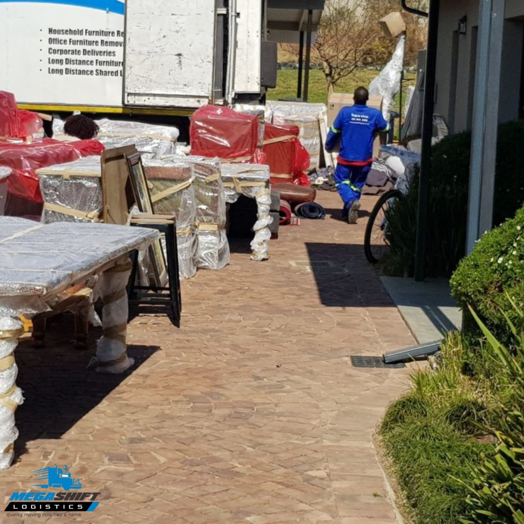 mega_shift's tweet photo. Let us handle the heavy lifting while you relax and focus on other things during your move! 
Our team of experienced professionals will ensure your furniture is safely packed, making sure everything arrives at your new place intact. 
#FurnitureMovers #MovingServices #Relocation https://t.co/FoiMhVNQ7j