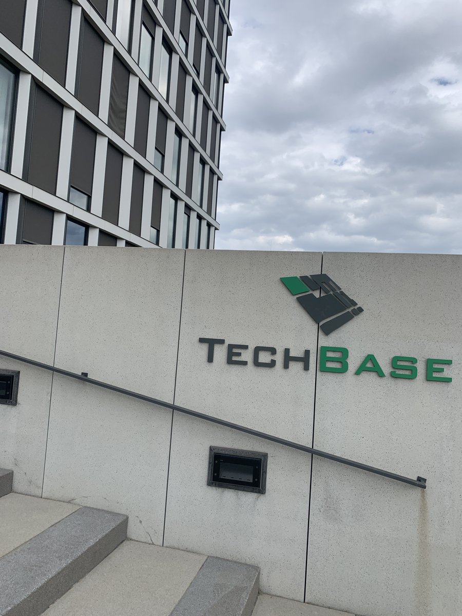 Am Montag dieser Woche fand der letzte #PuzzleTalk vor der Sommerpause mit Guido Groß, Bereichsvorstand Unternehmerkunden der @commerzbank AG bei der #TechBase in #Regensburg statt mit informativen #Vorträgen und einer anschließenden Führung auch das Gebäude. #zukunft #innovation