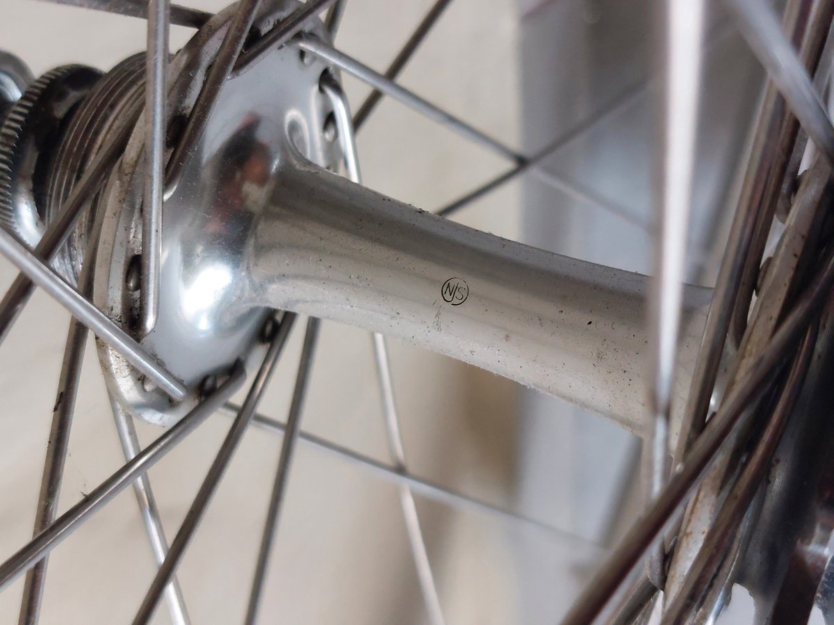 piksgir's tweet photo. #fnfjb
Want to sell WS
Jual wheelset
Rims &amp; Hub : Araya X Dura Ace Hb 7710 NJS stamp 36 hole
Fix Fix
Cog 16T dia compe
Lockring Eightinch

 #barangjarang nih gaes
NJS an low flange, imut, dan lebih enteng pastinya

Harga 3jt
Good condition
Dm ! https://t.co/vT8E2TCB7s