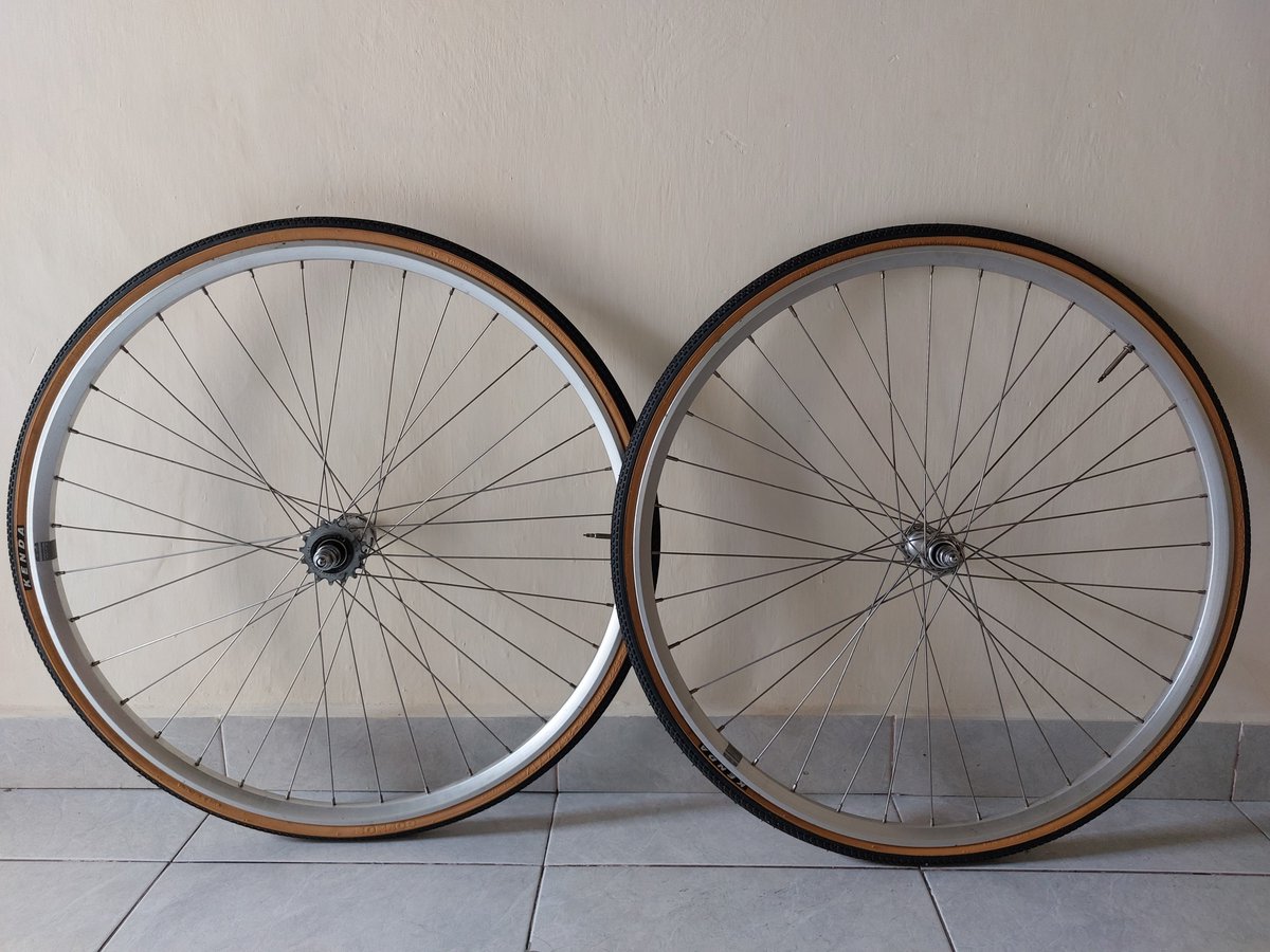 piksgir's tweet photo. #fnfjb
Want to sell WS
Jual wheelset
Rims &amp; Hub : Araya X Dura Ace Hb 7710 NJS stamp 36 hole
Fix Fix
Cog 16T dia compe
Lockring Eightinch

 #barangjarang nih gaes
NJS an low flange, imut, dan lebih enteng pastinya

Harga 3jt
Good condition
Dm ! https://t.co/vT8E2TCB7s