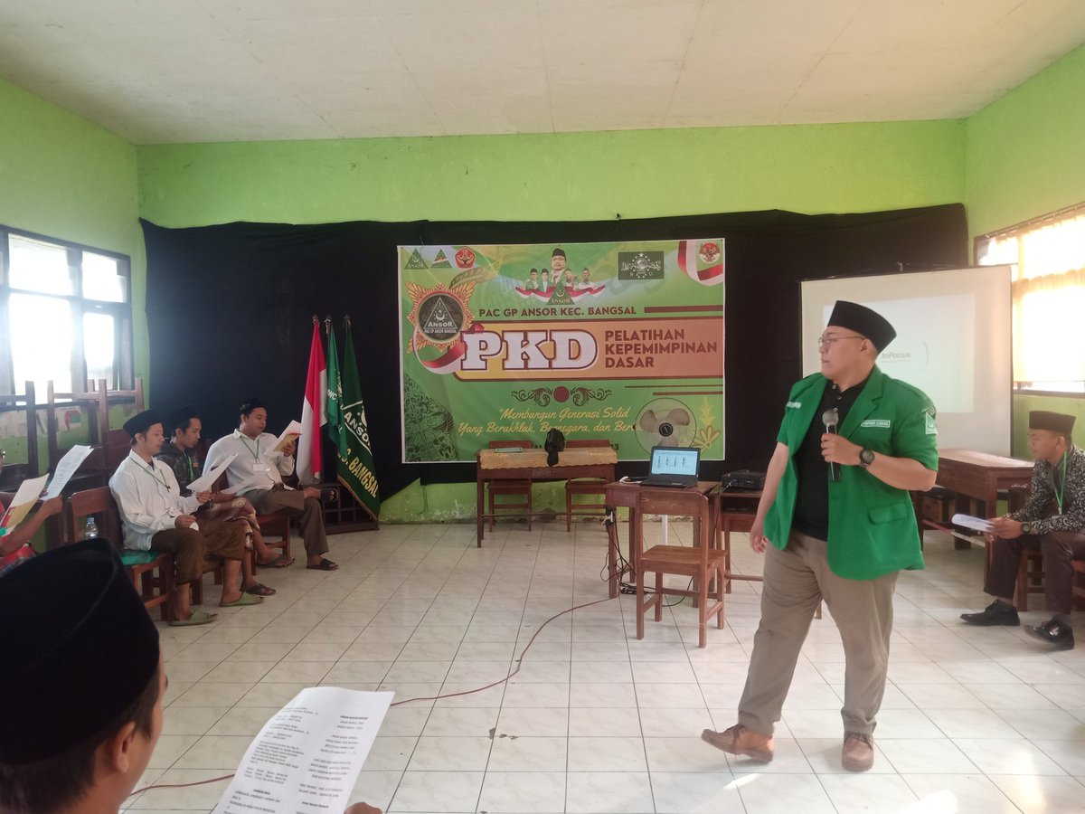 MochShofiyuddin's tweet photo. Fight for honor, fight for your life !
Hebatnya GP Ansor hari ini, adalah kejayaan NU di masa depan. 
@pwansorjatim @Official_Ansor https://t.co/DJiT3w5Ocf