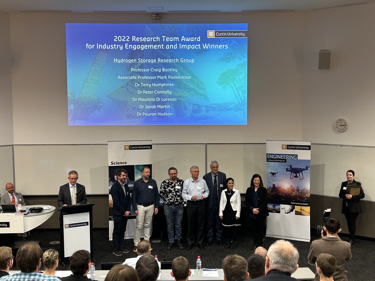 Great to attend the Faculty of Science and Engineering Excellence 2022 Awards ⁦<a href="/CurtinUni/">Curtin University</a>⁩. Many congratulations to ⁦the Hydrogen Storage Research Group who win the ⁩Industry Engagement and Impact Team Award. 🥳 🎉 
⁦<a href="/MarkPaskevicius/">Professor Mark Paskevicius</a>⁩ ⁦<a href="/nzjakemartin/">Jacob W. Martin</a>⁩