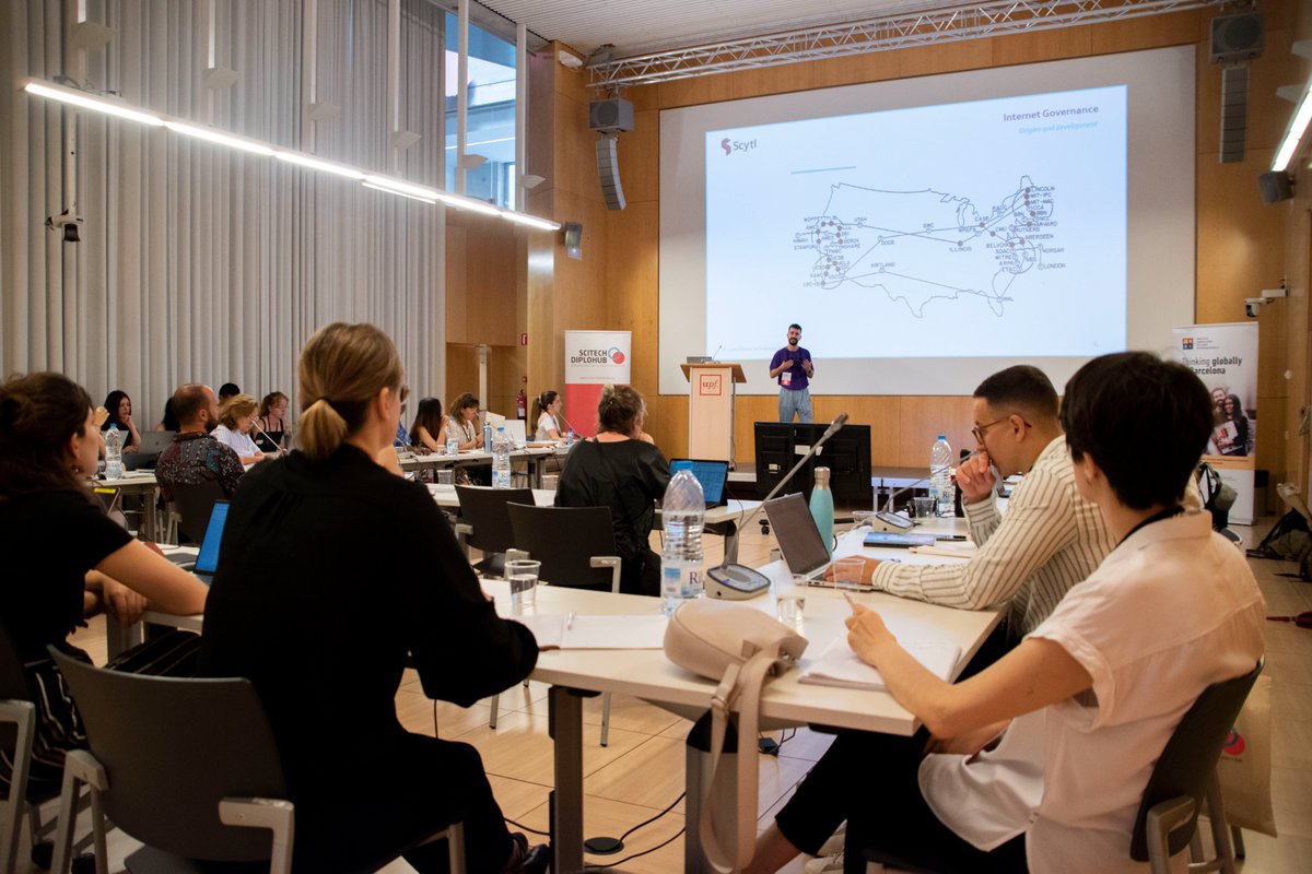 SciTechDiploHub's tweet photo. πβοΈ Introducing the 3rd day of our #SciDipSchool with @IBEI by holding two new sessions about #InternetGovernance and #DataGeopolitics with @adriarope and Tech Disruption in Foreign Affairs with Nele Leosk.
#SciDipSchool https://t.co/6OxIiw9v1q