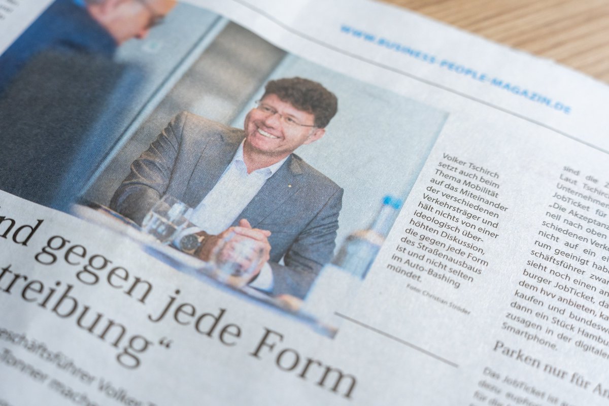 In der Sommerausgabe von <a href="/BPWirtschaft/">BUSINESS & PEOPLE</a> sprechen AGA-Hauptgeschäftsführer <a href="/Volker_Tschirch/">Volker Tschirch</a> und Redakteur Wolfgang Becker über #Mobilität. "Wir sind gegen jede Form der Übertreibung. Unsere Devise: Lasst uns die Verkehrsträger nicht gegeneinander ausspielen", betont Tschirch.