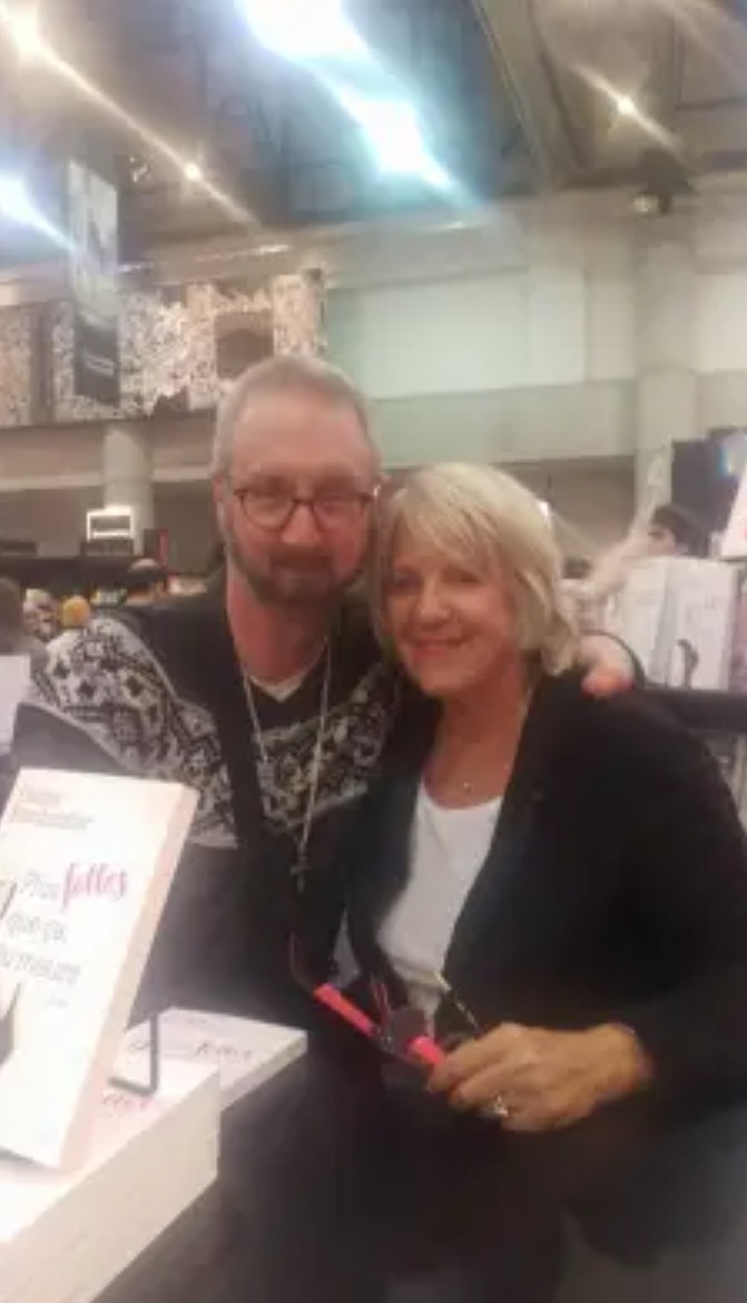 sexyrolly's tweet photo. En compagnie de madame Denise Bombardier au salon international du livre de Québec voilà plusieurs années. https://t.co/3G6i3sBwo3